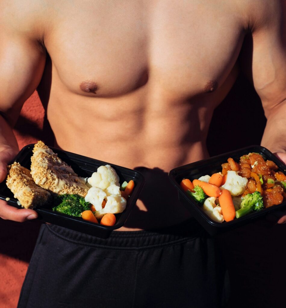 バランスのいい食事をする男性